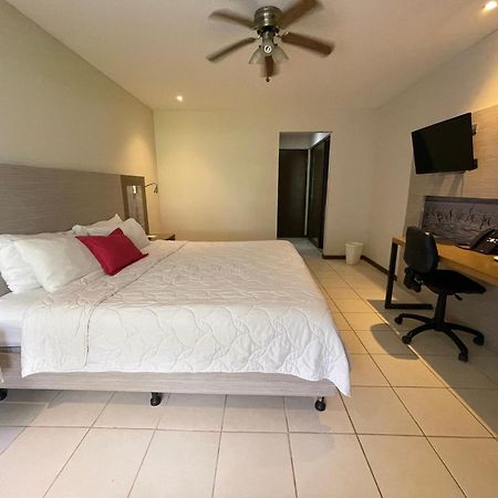 Puerto Azul Hotel ปุนตาเรนาส ภายนอก รูปภาพ