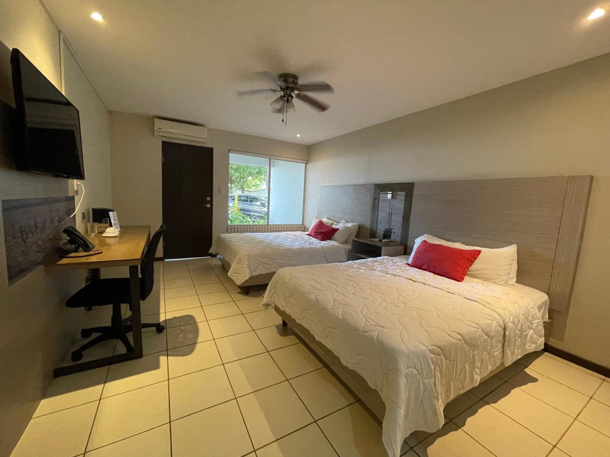 Puerto Azul Hotel ปุนตาเรนาส ภายนอก รูปภาพ