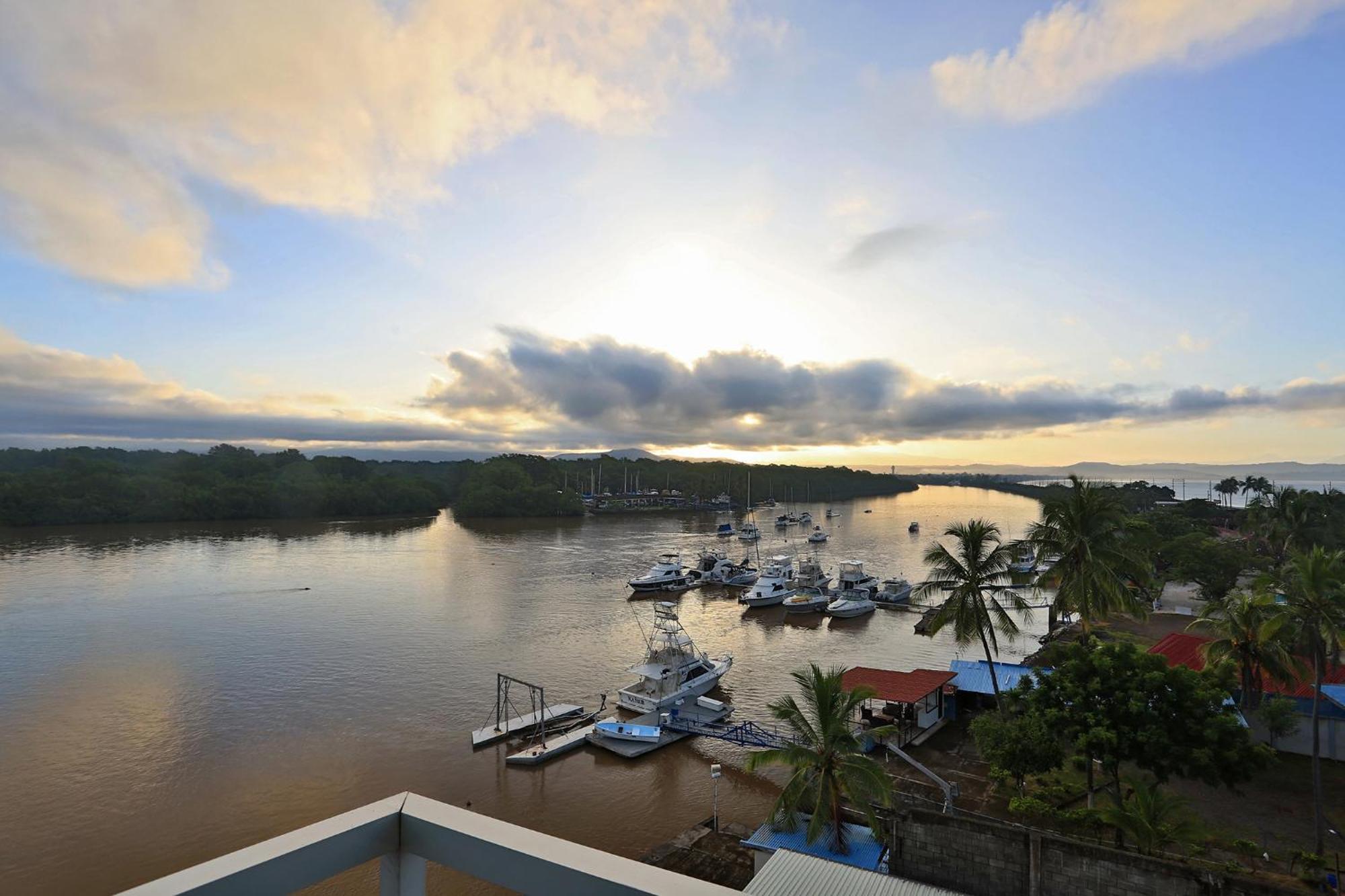 Puerto Azul Hotel ปุนตาเรนาส ภายนอก รูปภาพ